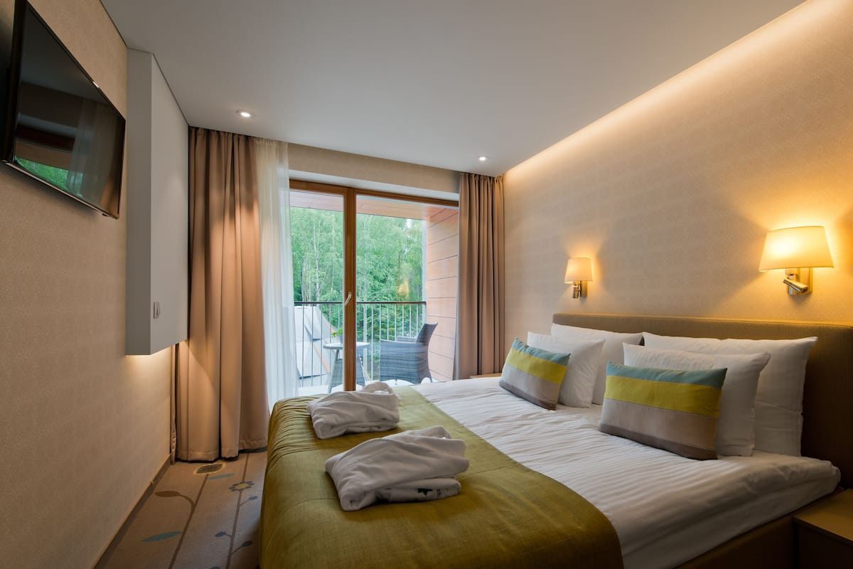 1 bedroom, premium bedding, minibar, in-room safe