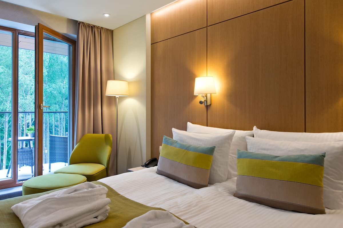 1 bedroom, premium bedding, minibar, in-room safe