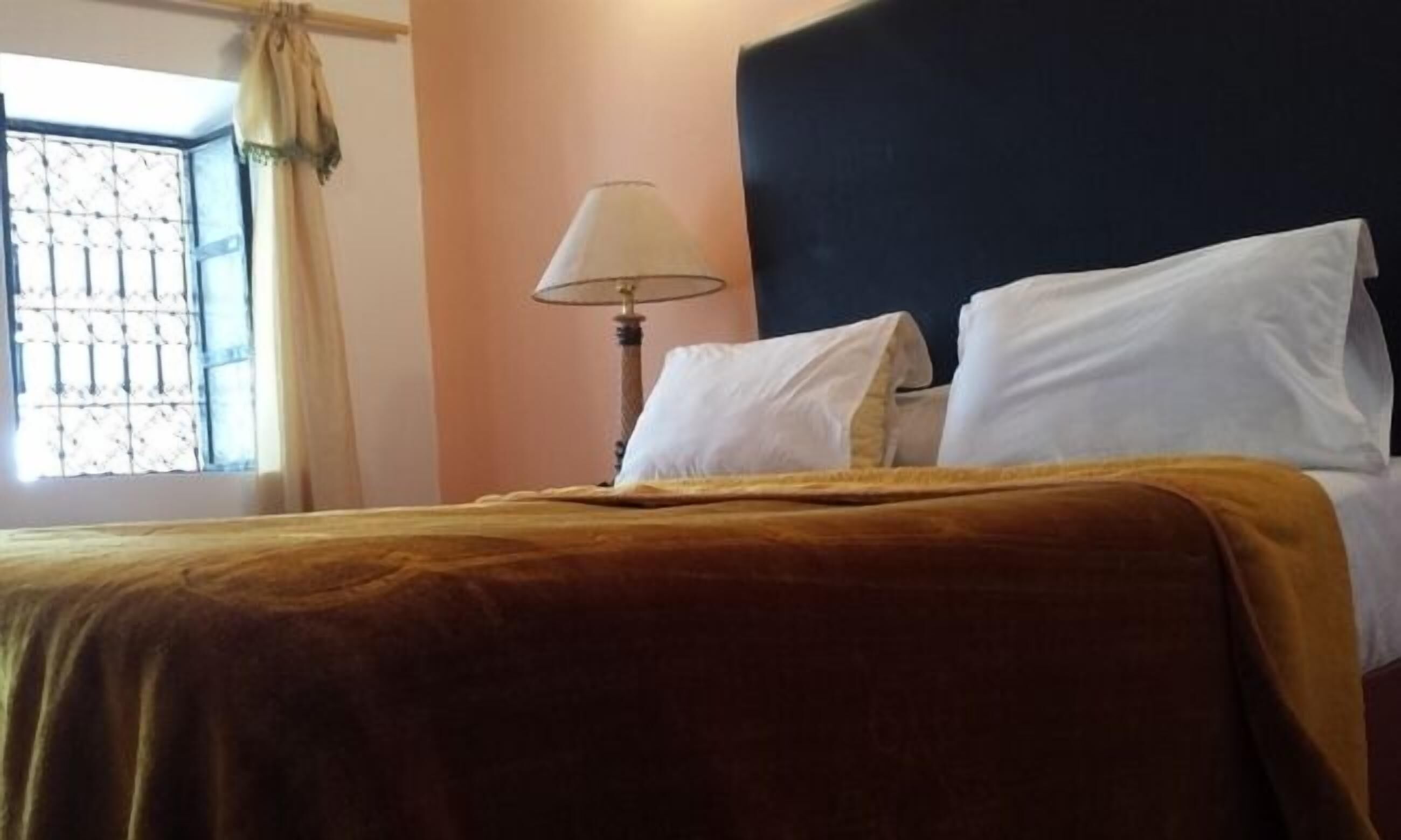 Decoración personalizada, muebles diferentes y escritorio 