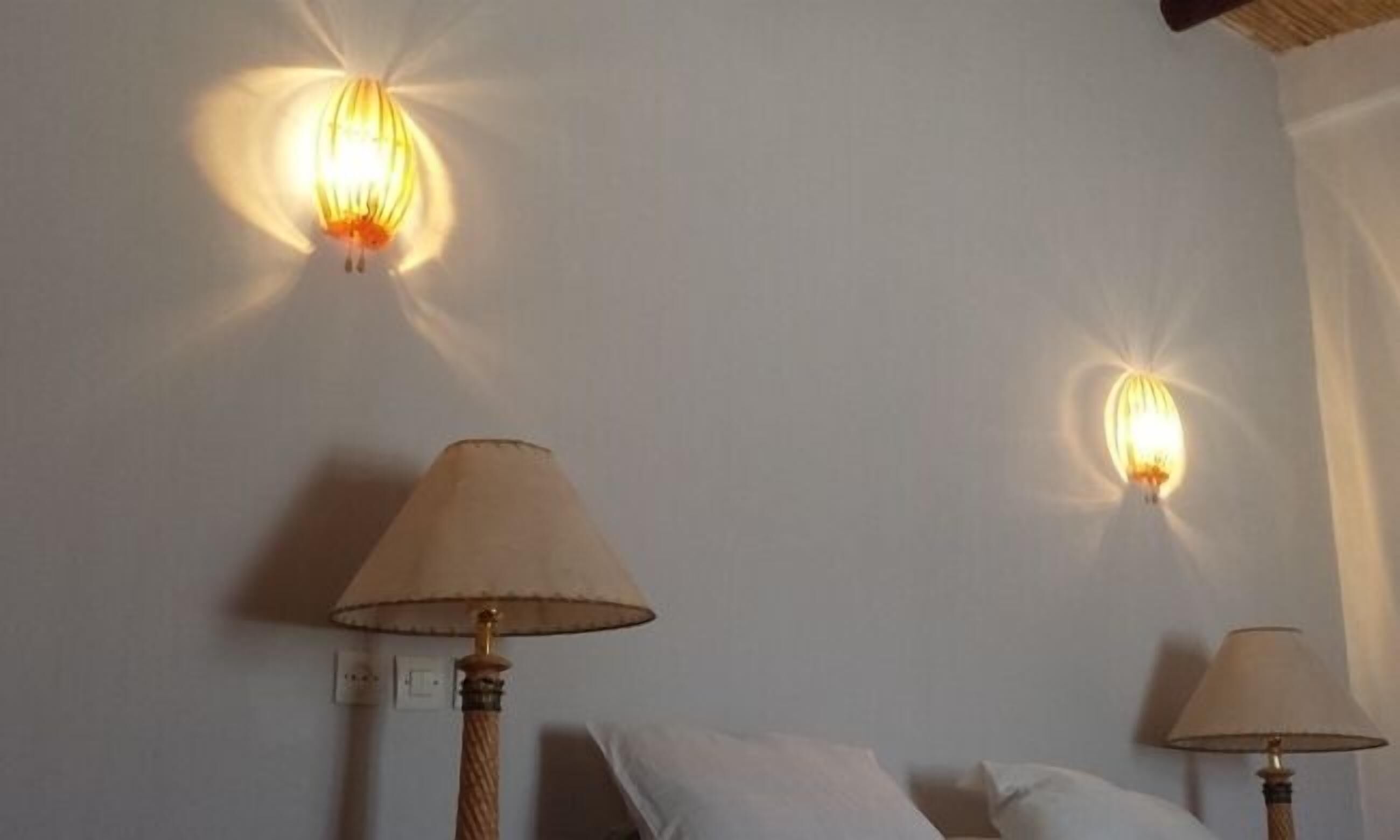 Decoración personalizada, muebles diferentes y escritorio 