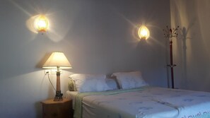 特色装修、特色家居、办公桌、遮光窗帘