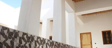 Dusj, toalettartikler (inkludert), bidé og håndklær