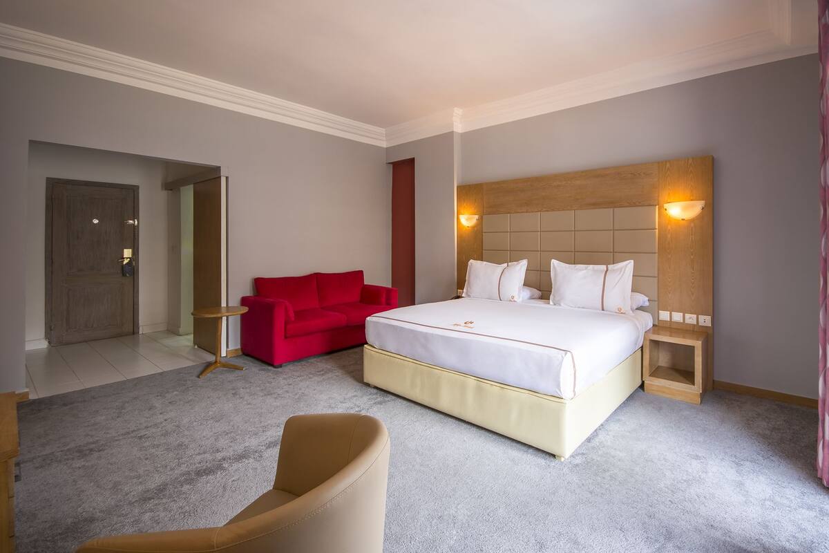 Premium bedding, minibar, in-room safe, desk