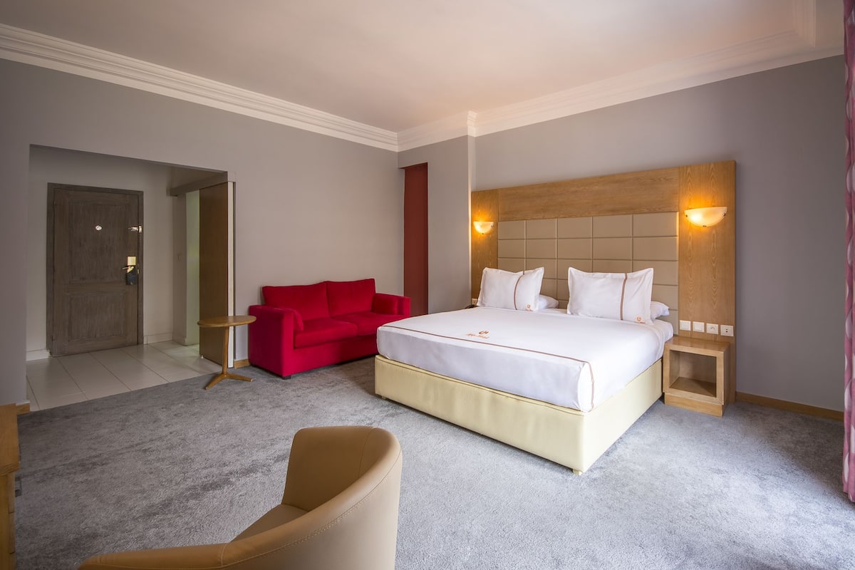 Premium bedding, minibar, in-room safe, desk