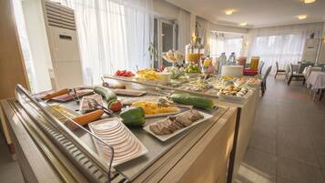 2 restaurants, spécialités Cuisine internationale