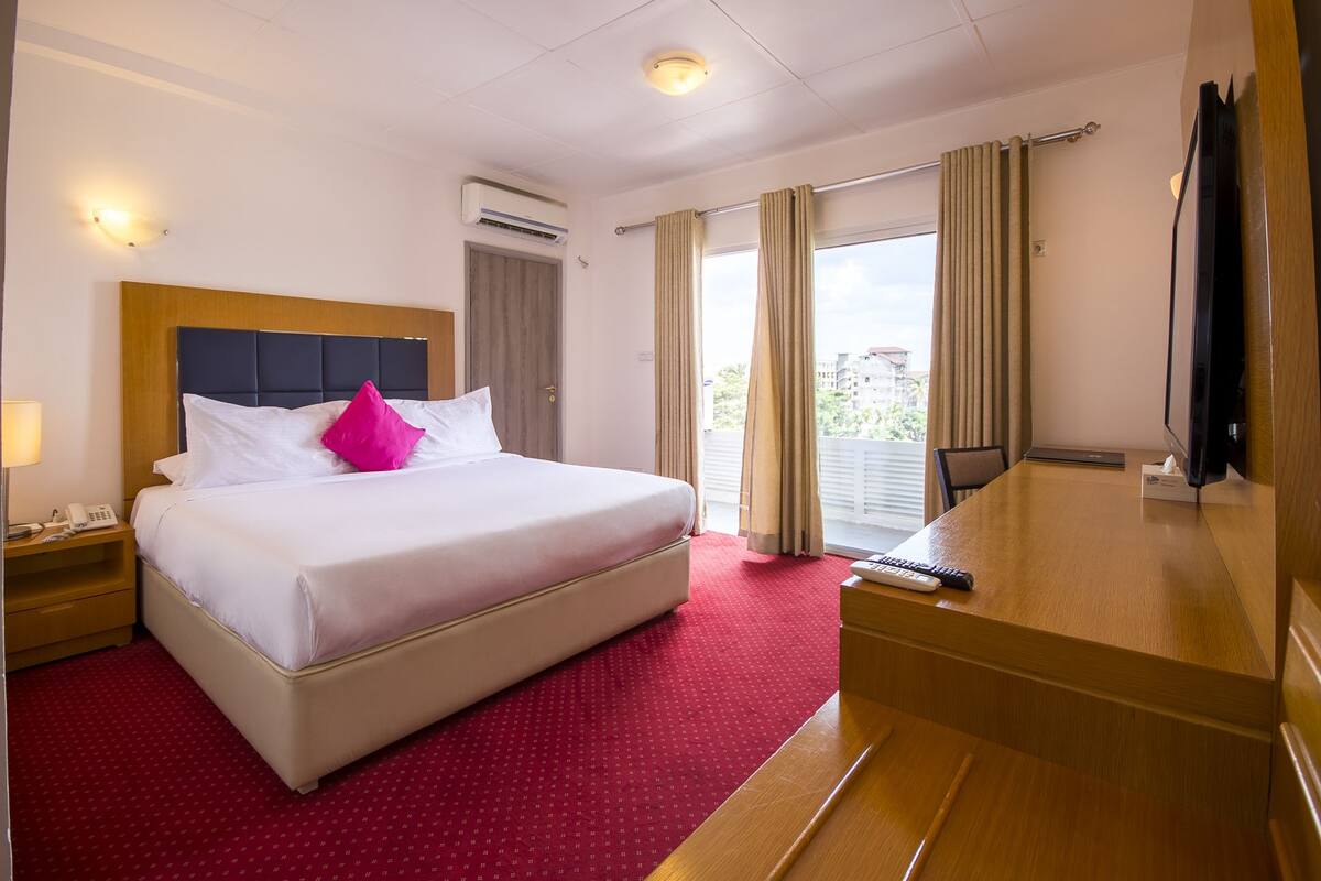 Premium bedding, minibar, in-room safe, desk