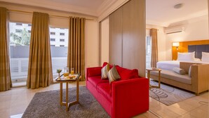 Premium bedding, minibar, in-room safe, desk - Leon Hôtel (Kinshasa)