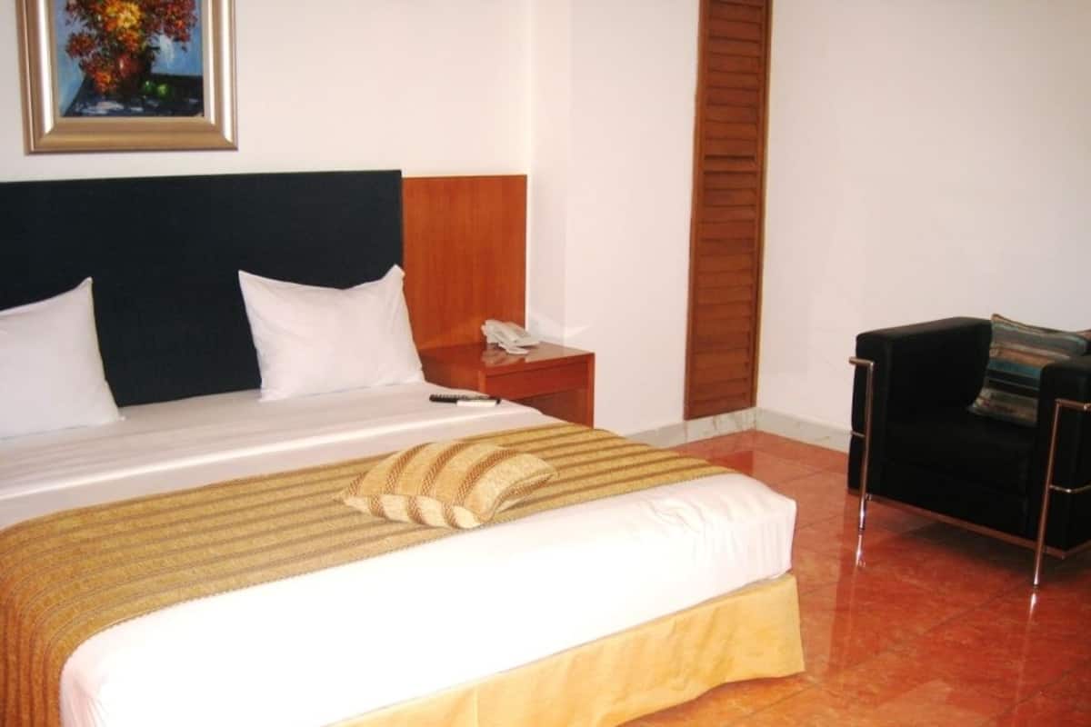 Premium bedding, minibar, in-room safe, desk