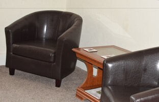 高级双床房 | 客房内保险箱、熨斗/熨板