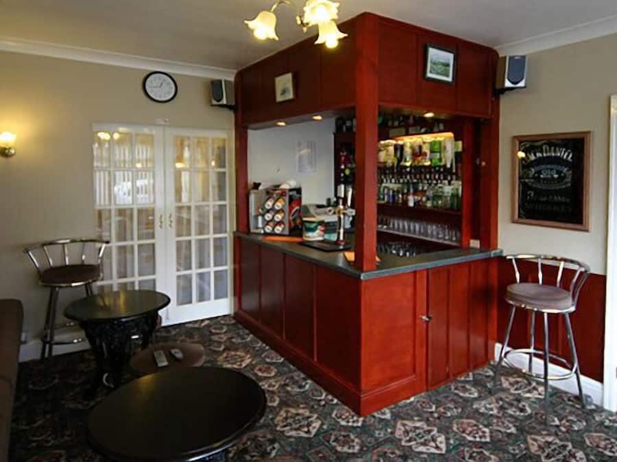 Bar (trong khuôn viên)