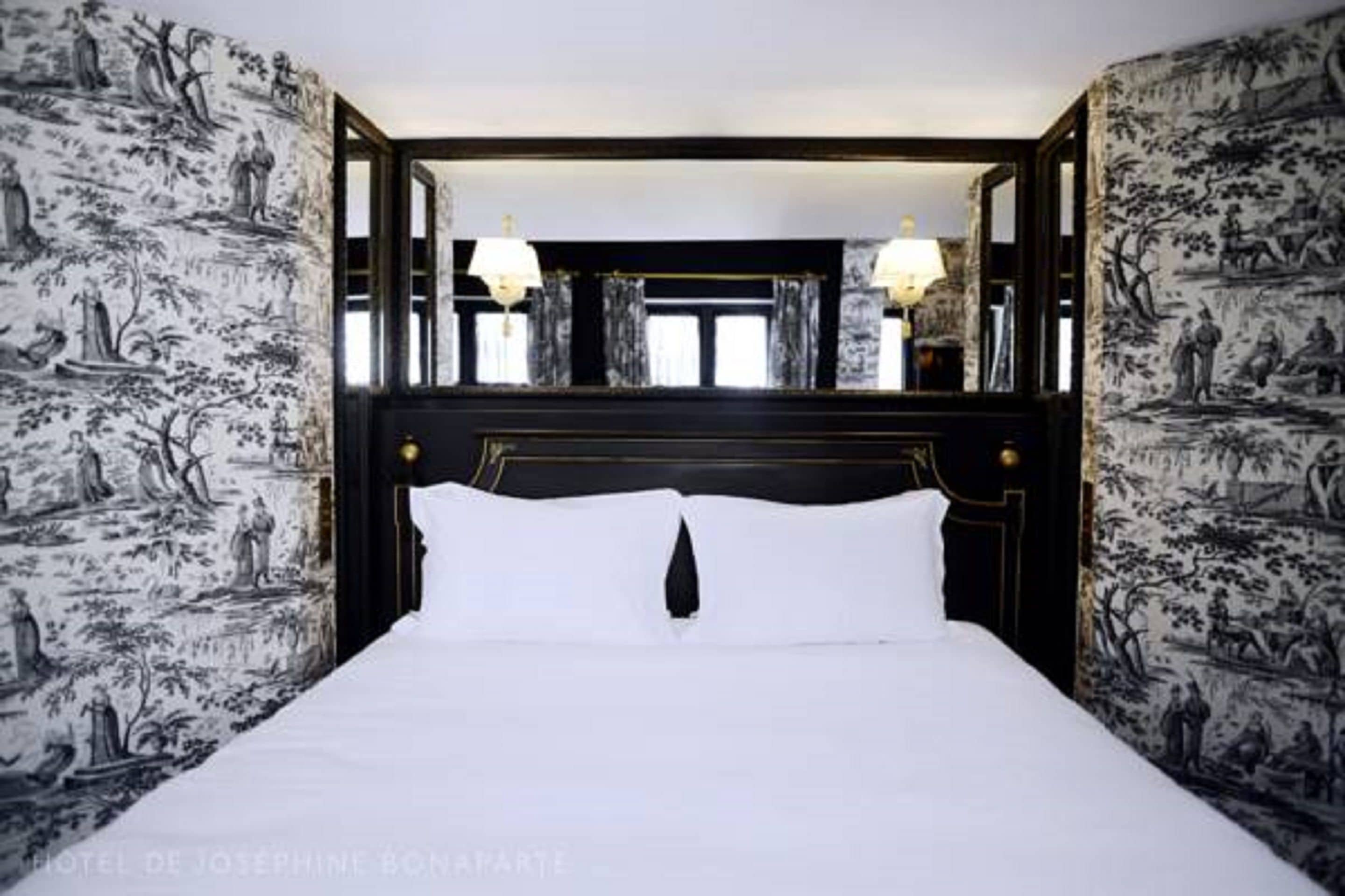 junior suite | 1 bedroom, premium bedding, pillow-top beds, minibar