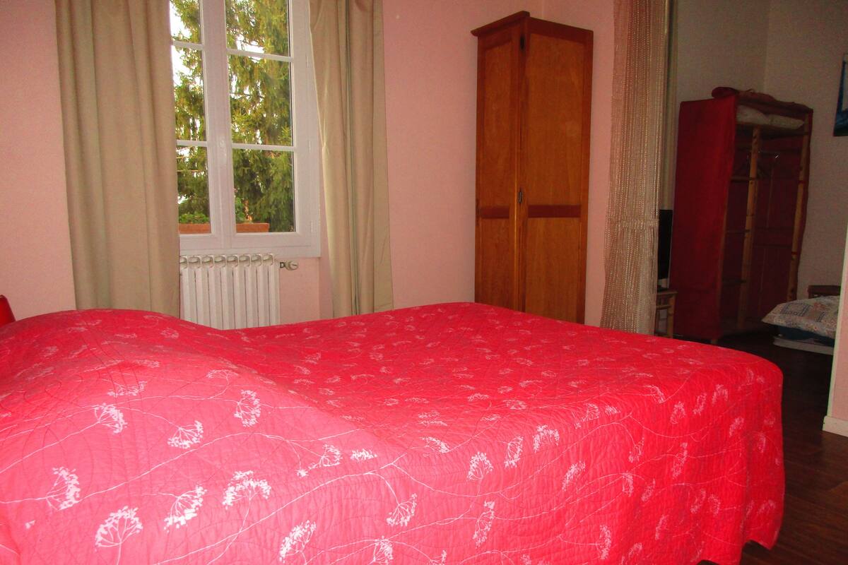 Iron/ironing board, free WiFi