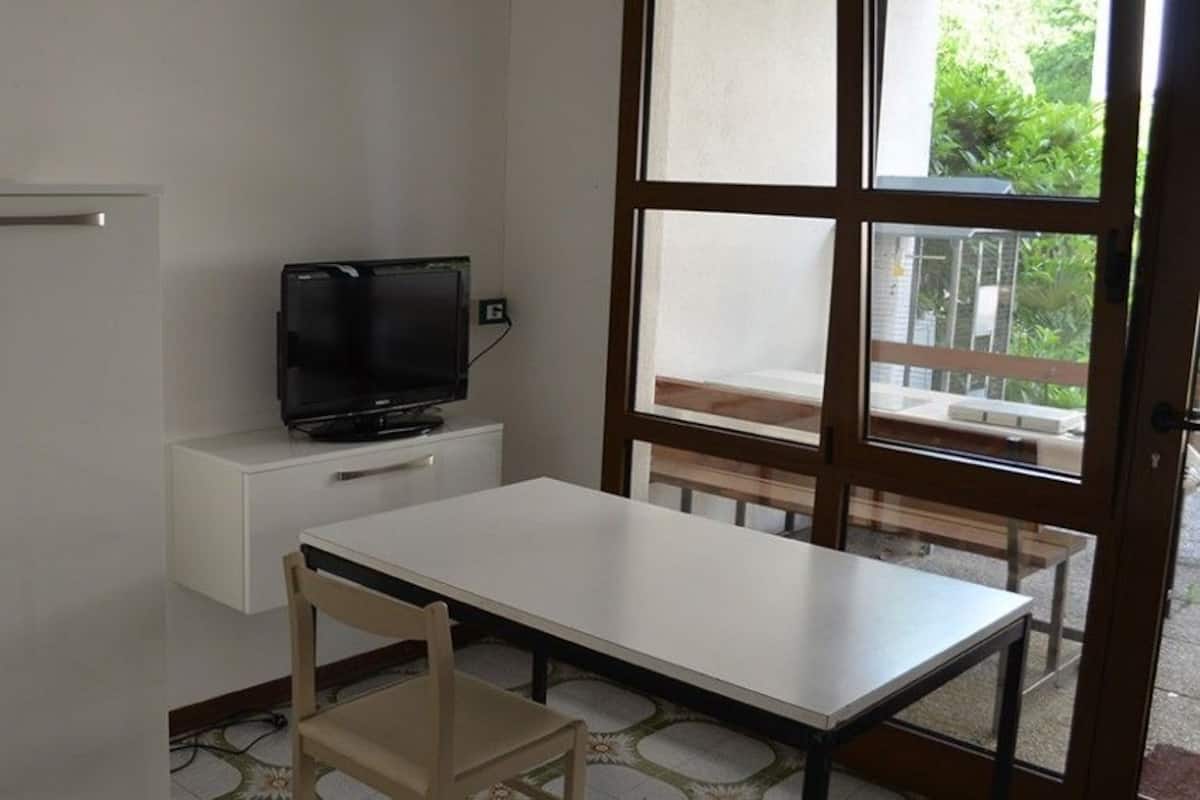 Studio, bijgebouw | Dineren in de kamer