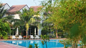 Superior Double or Twin Room, Ocean View | Minibar, in-room safe, desk, blackout curtains