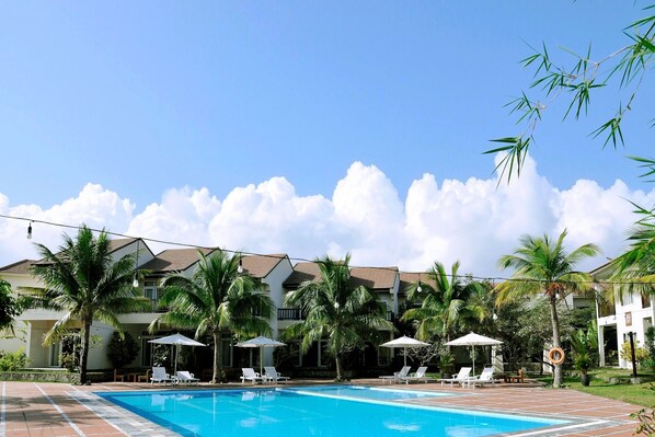2 outdoor pools, open 5 AM to 8 PM, pool umbrellas, sun loungers - Bao Ninh Beach Resort (Dong Hoi)
