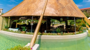 Bar vid poolen