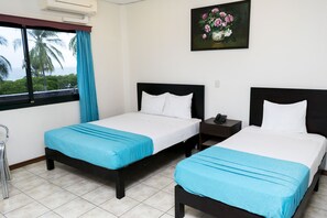 Junior Suite, 1 Queen Bed and 1 Twin Bed - Ocean View | Wifi gratis y ropa de cama 