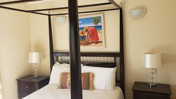 Superior Villa, 2 Bedrooms, Kitchen, Harbour View | 1 bilik tidur, meja, seterika/papan seterika, Wi-fi percuma