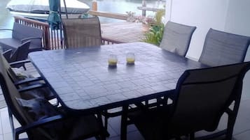 Tempat makan luar
