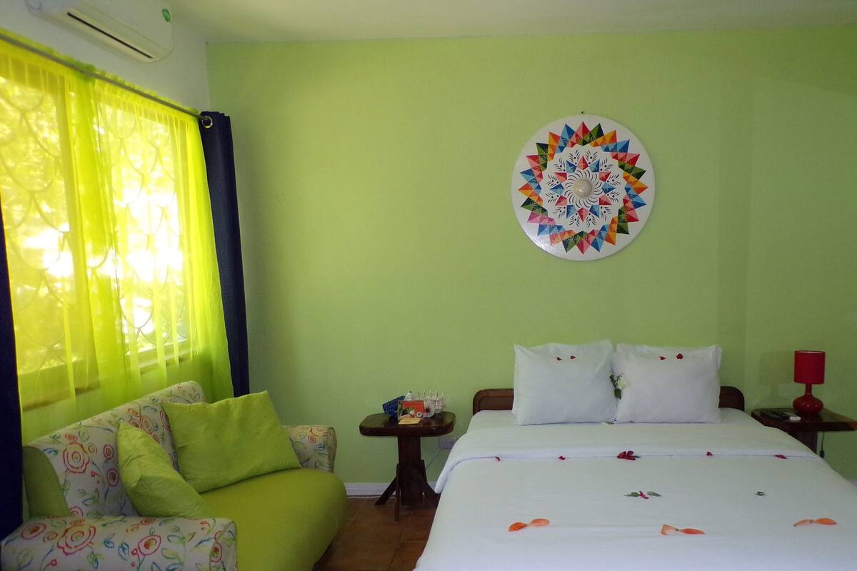 In-room safe, free WiFi, bed sheets