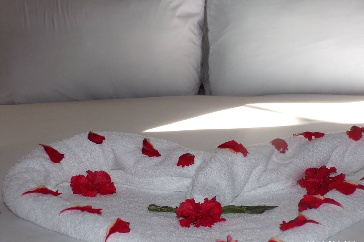 In-room safe, free WiFi, bed sheets
