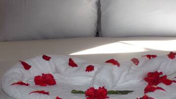 In-room safe, free WiFi, bed sheets