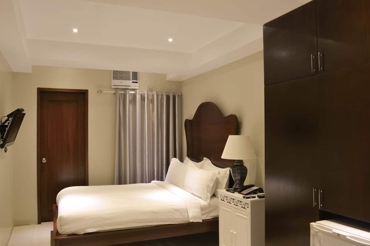 Kamar Premier | Seprai premium, minibar, brankas, dan tempat tidur lipat/tambahan