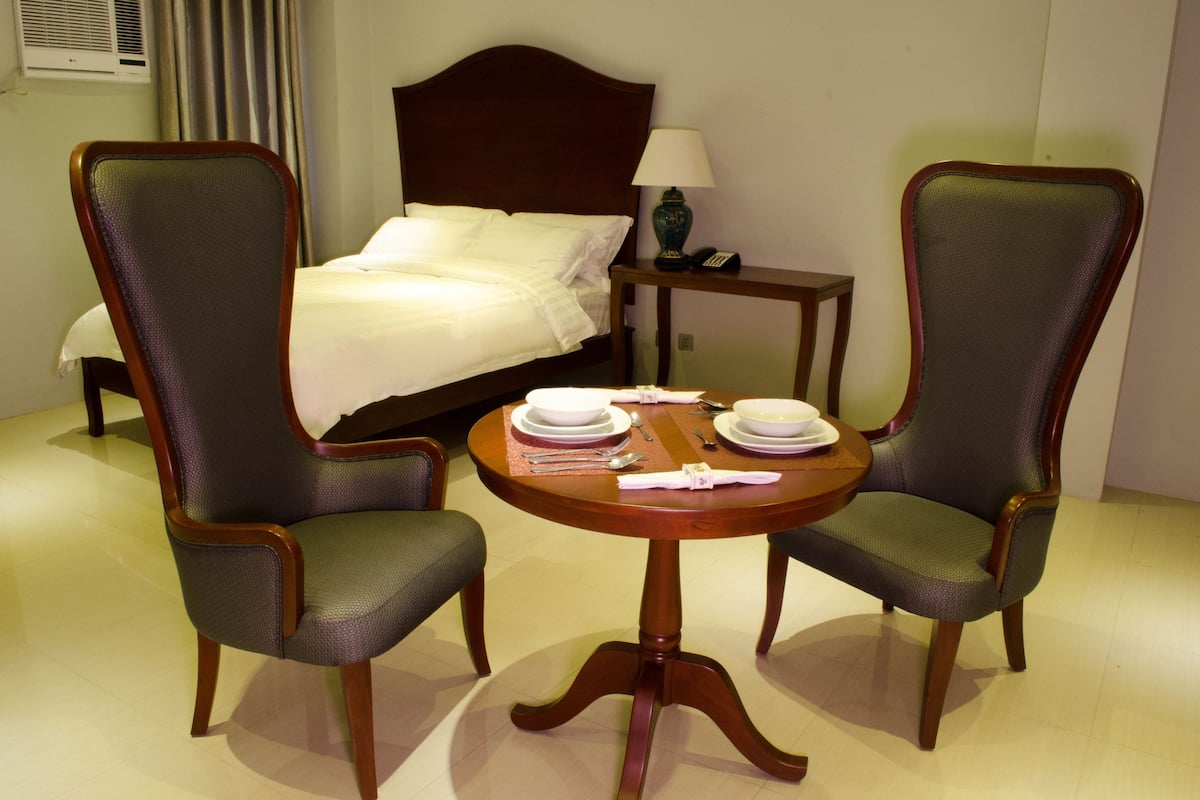 Suite (Regal) | Seprai premium, minibar, brankas, dan tempat tidur lipat/tambahan