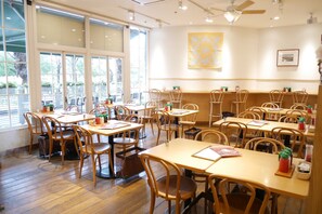 Déjeuner complet (1400 JPY par personne)