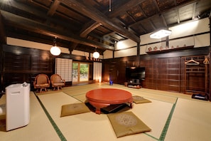 1 bedroom, desk, free WiFi, bed sheets