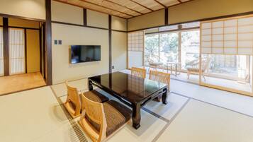 xTwin Room | 1 bedroom, desk, free WiFi, bed sheets