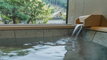 Basic-Suite | Badezimmer | Kostenlose Toilettenartikel, Haartrockner, Hausschuhe, Bidet