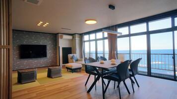 Deluxe Room, Non Smoking, Ocean View | Individually decorated, individually furnished