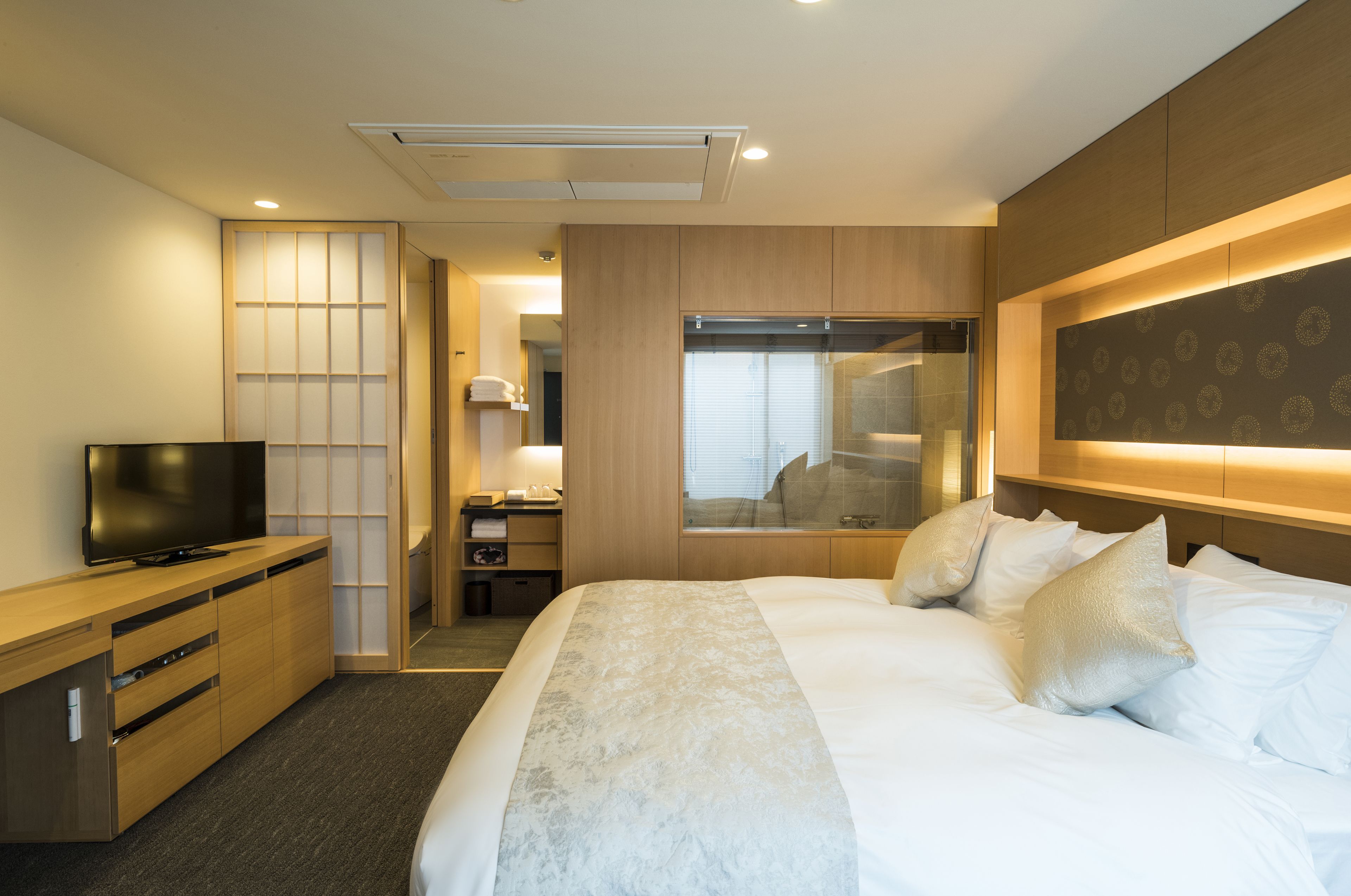 superior double room, 1 king bed | 1 bedroom, premium bedding, in-room safe, desk