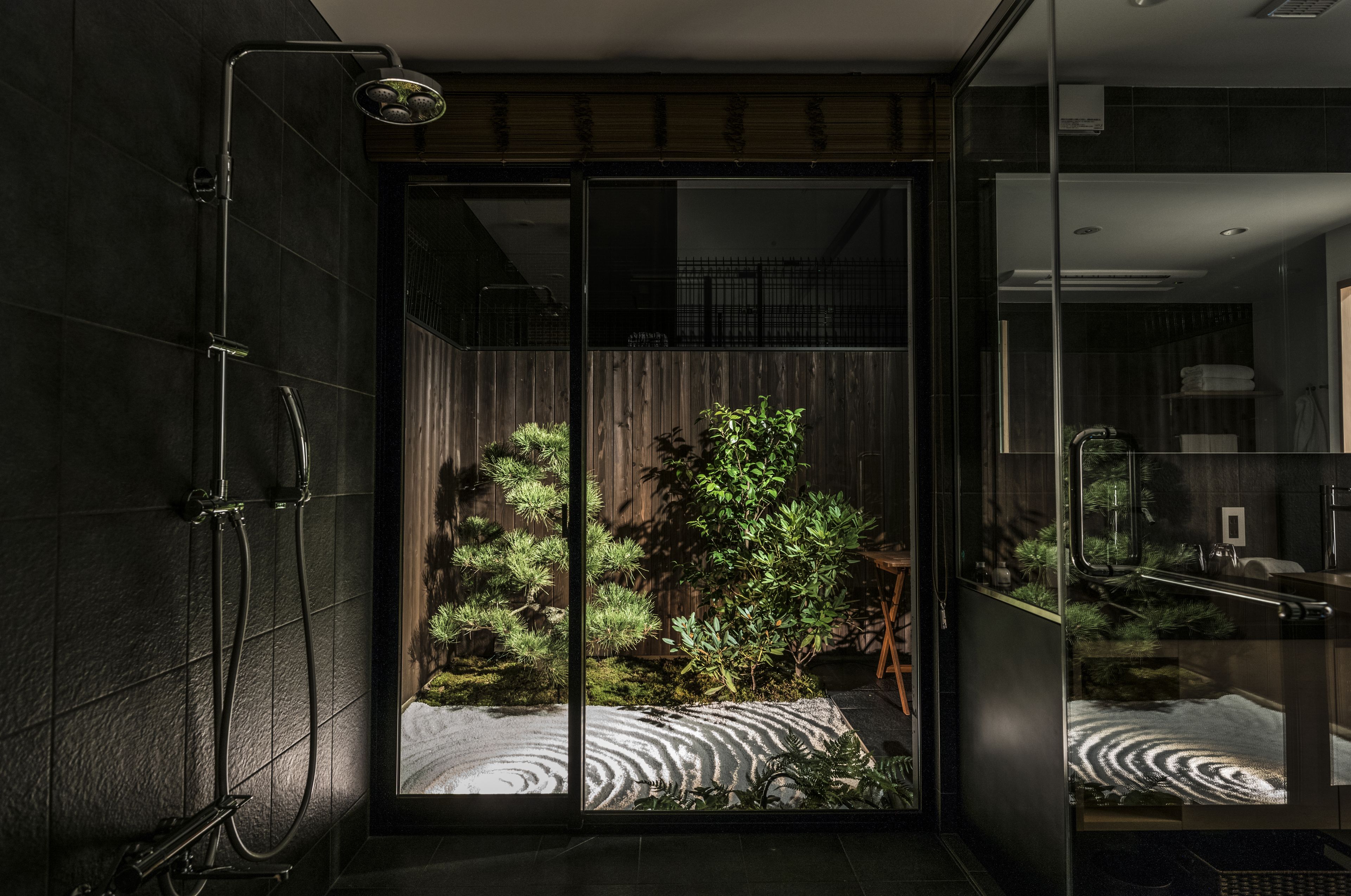 family suite, twin room (maisonette) | bathroom | separate bathtub and shower, deep-soaking bathtub, free toiletries