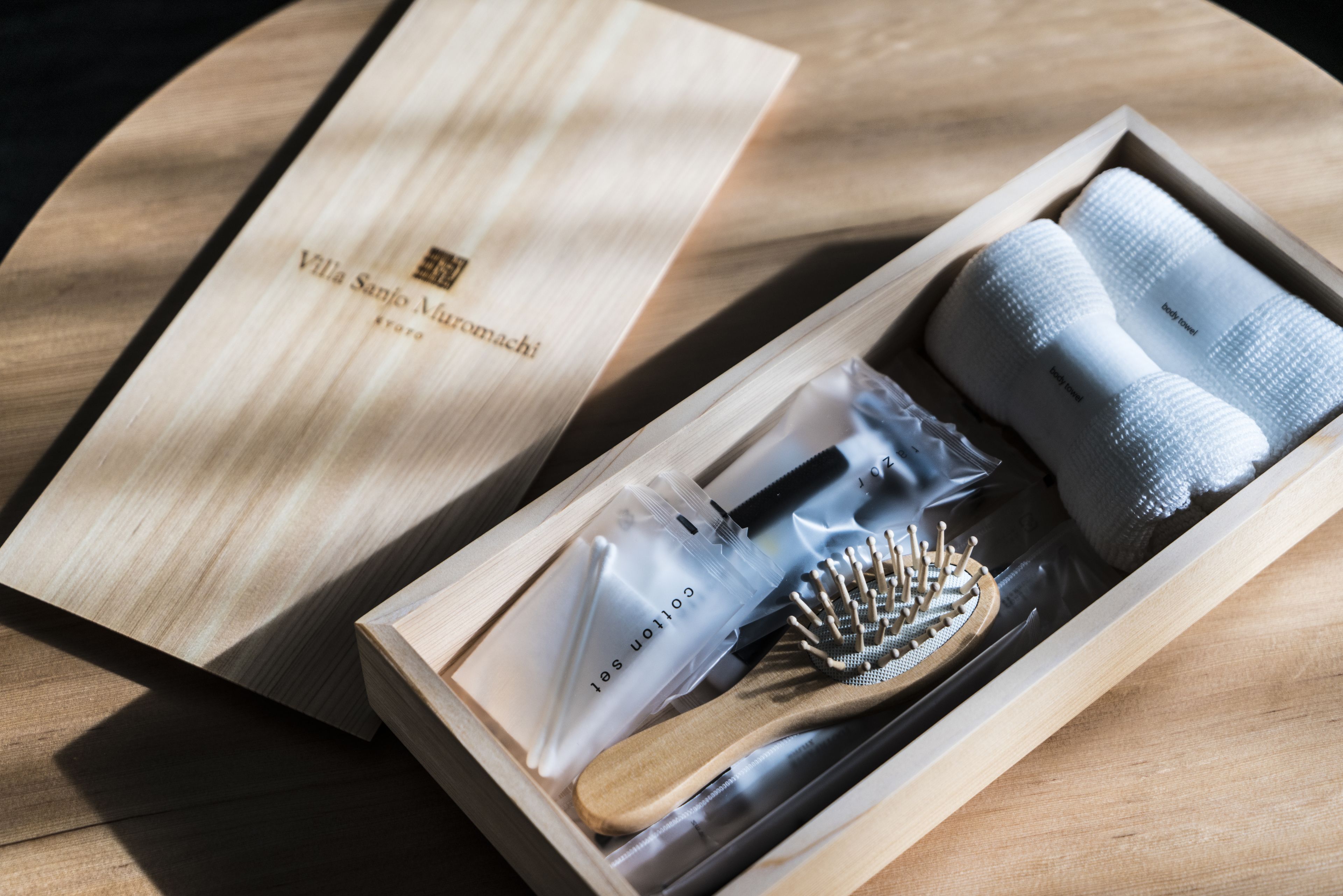 separate bathtub and shower, deep-soaking bathtub, free toiletries