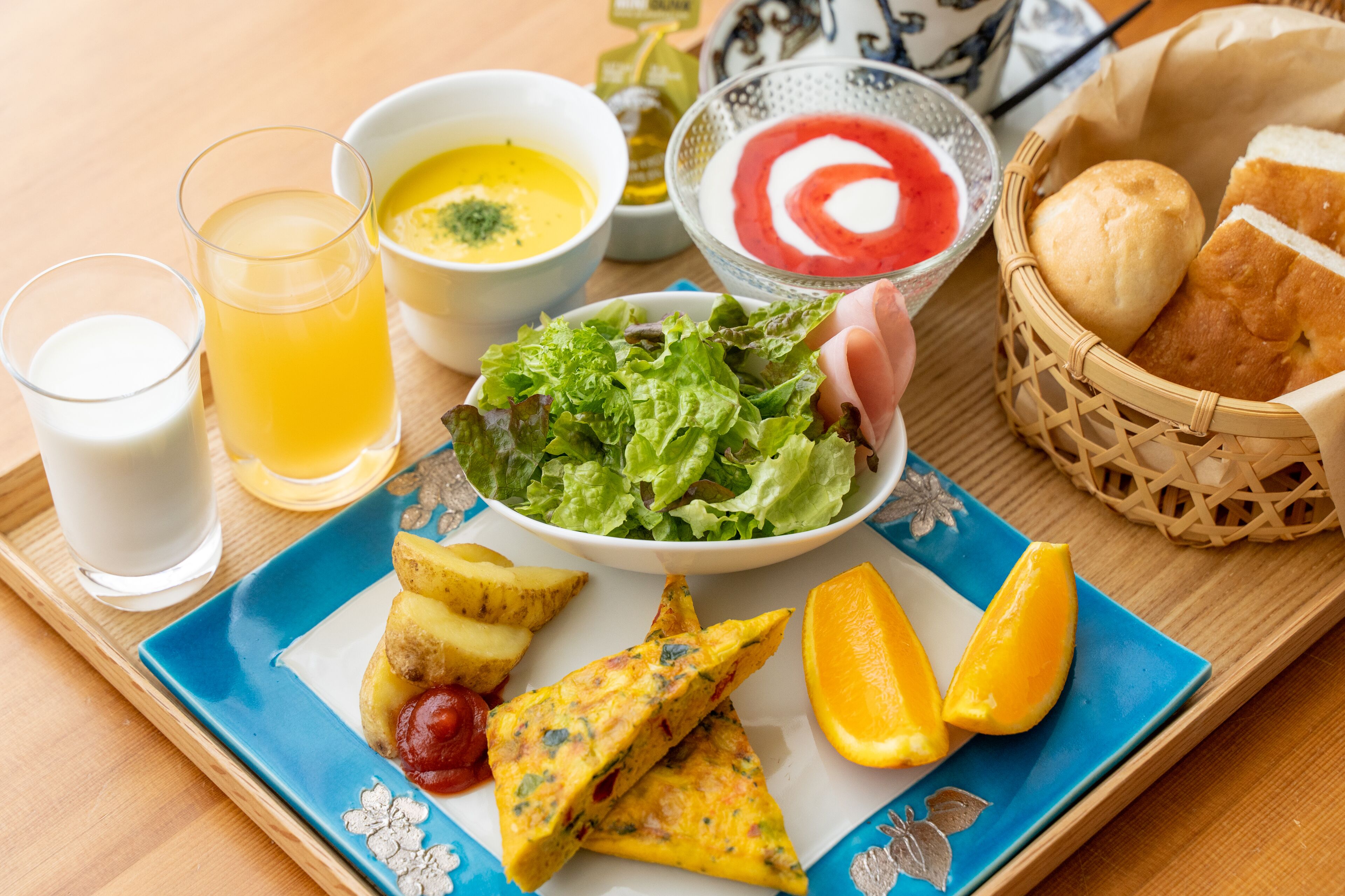 daily continental breakfast (jpy 3300 per person)