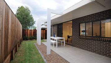 Nhà Cao cấp, 2 phòng ngủ, bồn tắm, khu vực vườn (Lewis) | Ngoại thất