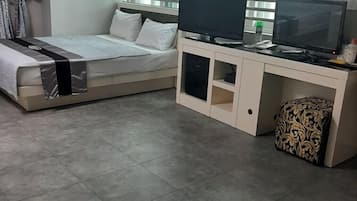 Family Room, Kitchen, Parking, Non Smoking, City View | Desk, laptop workspace, blackout drapes, free WiFi