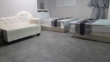 Family Room, Kitchen, Parking, Non Smoking, City View | 客房設施服務