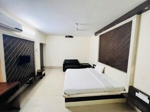 Deluxe Double Room, 1 Double Bed | Memory foam beds, minibar, in-room safe, desk - Ritumbraha Hotel & Resort (Alwar)