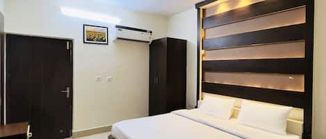 Habitación estándar | Colchones viscoelásticos, minibar, caja fuerte y escritorio