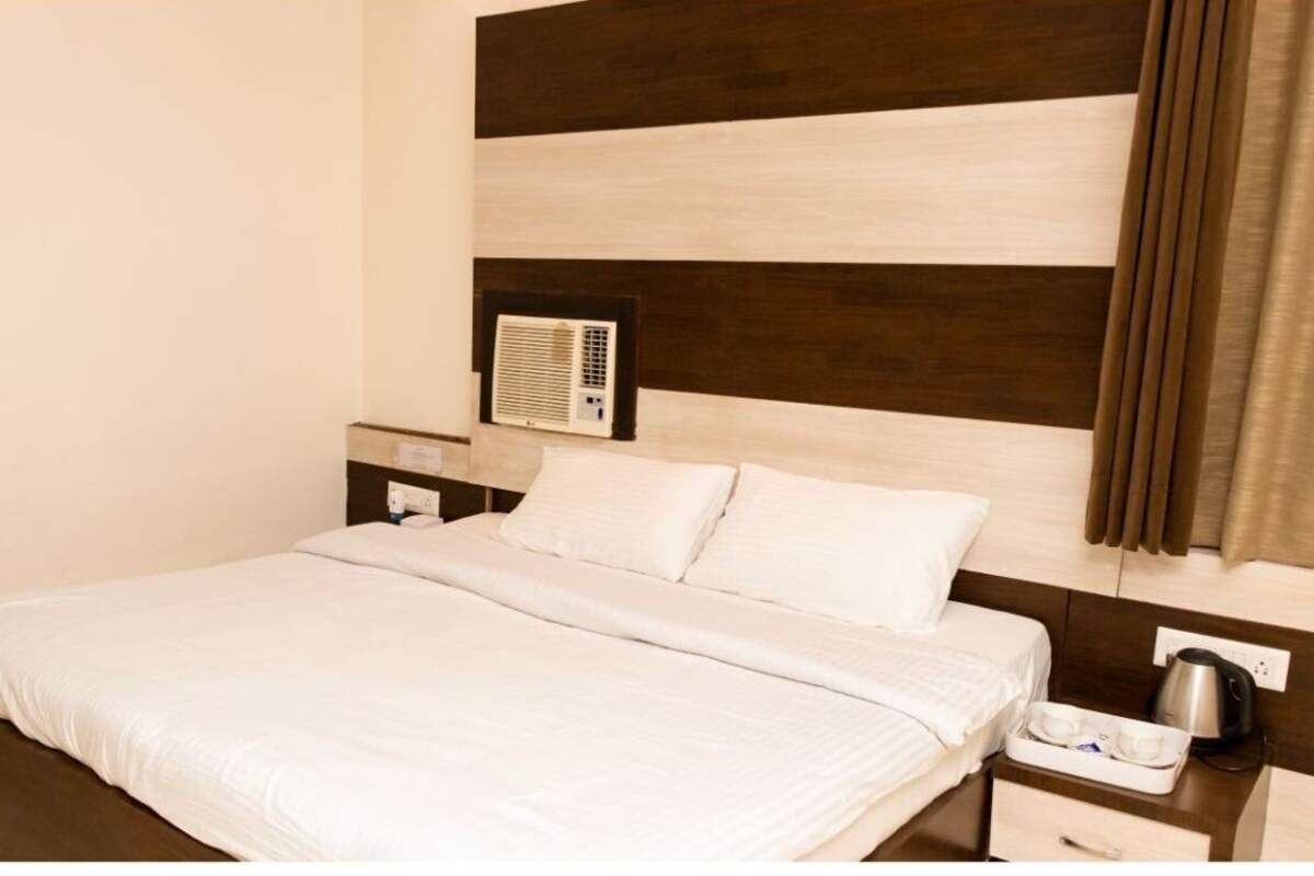 Memory-foam beds, minibar, in-room safe, desk