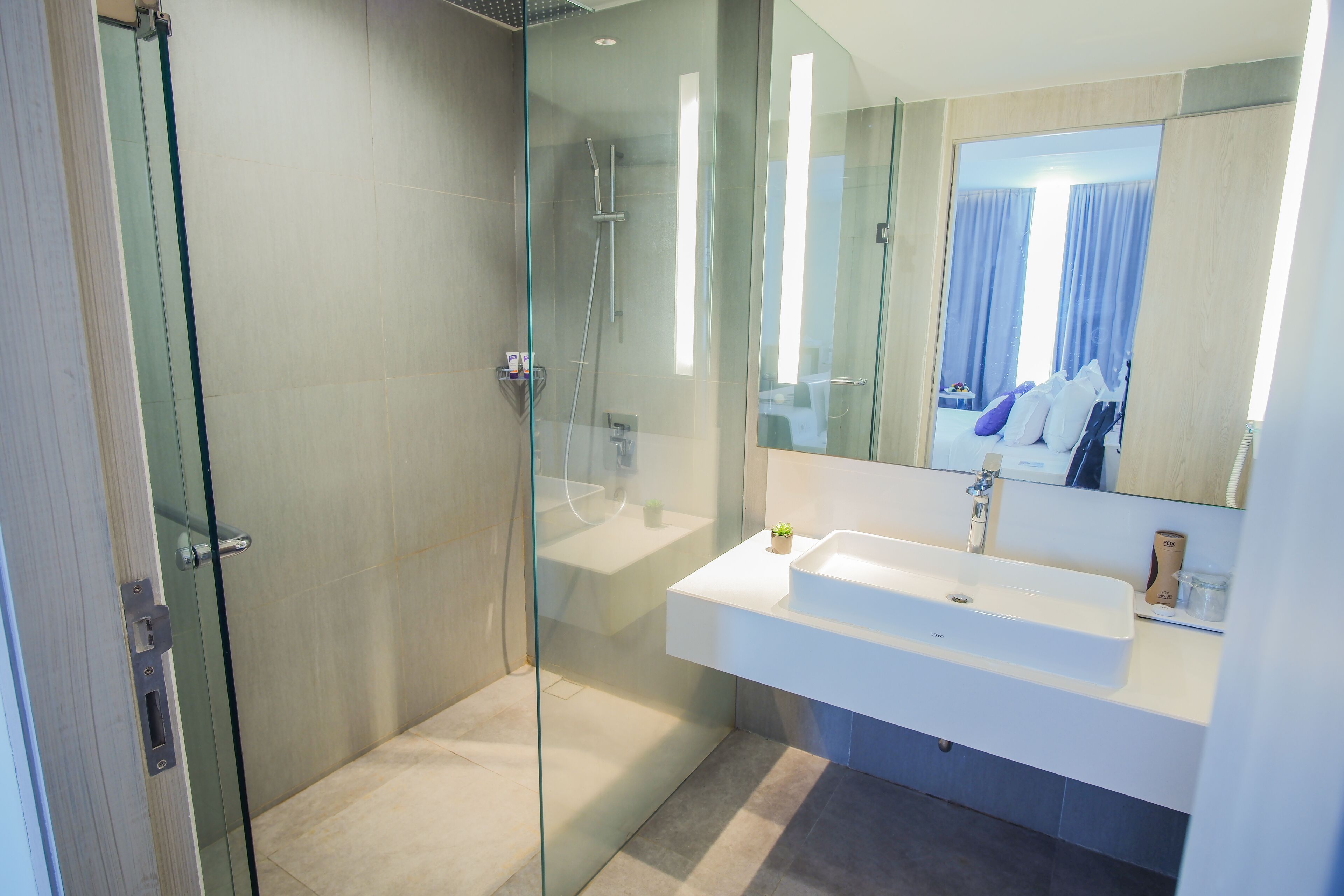 Executive Room | Bathroom | Shower, free toiletries, hair dryer, slippers
