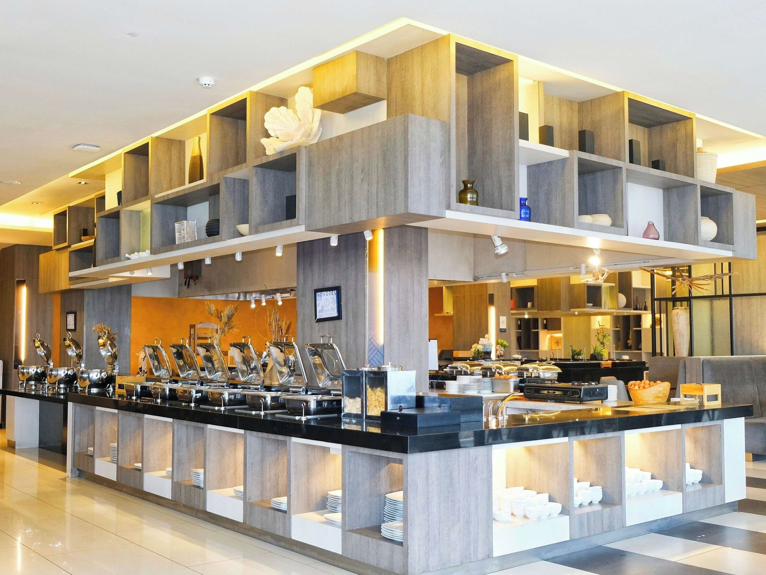 Breakfast, lunch, dinner served; international cuisine 