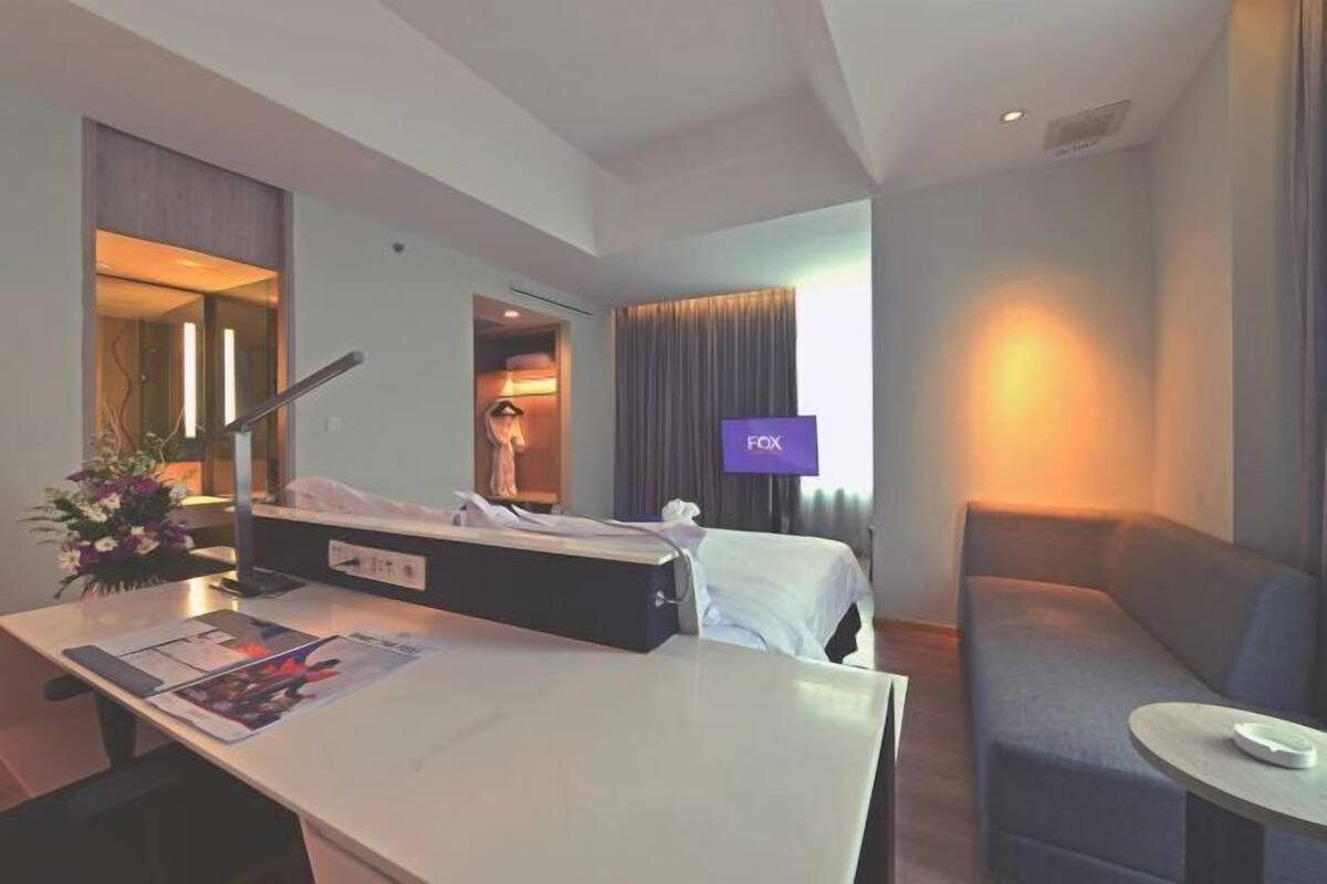 Minibar, in-room safe, desk, laptop workspace