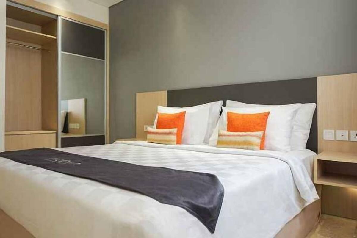 3 bedrooms, premium bedding, free minibar, in-room safe