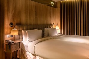 Deluxe Double Room | In-room safe, desk, blackout curtains, iron/ironing board - inhouse Boutique (Taipei)