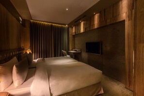 Deluxe Double Room | In-room safe, desk, blackout drapes, iron/ironing board - inhouse Boutique (Taipei)