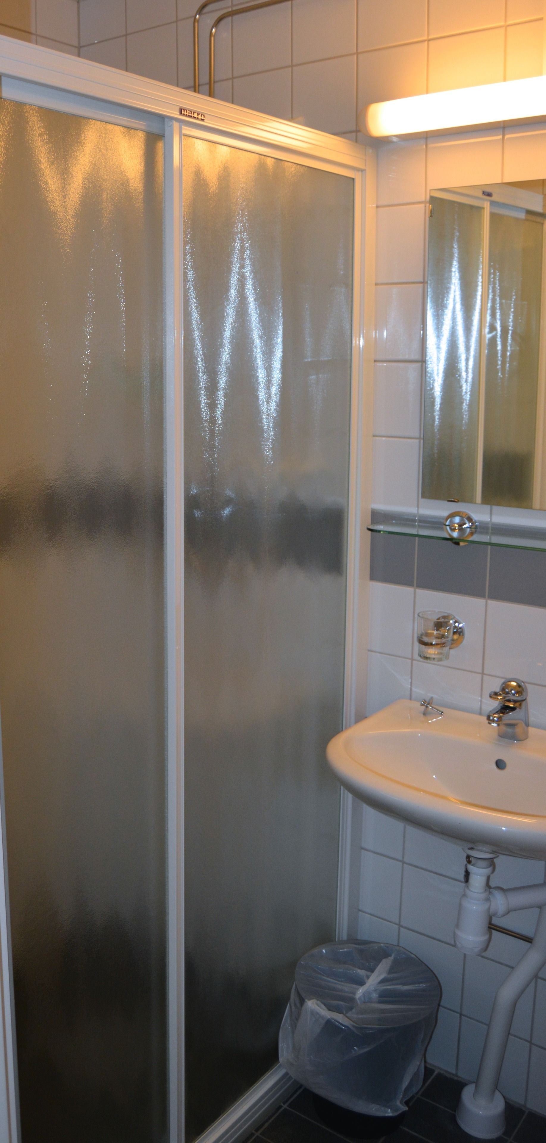standard single room | bathroom | hair dryer, towels, soap, shampoo